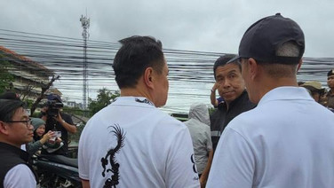 นายกฯรับเสียใจดูน้ำท่วมริมคลองเปรม เจอตะโกน “รวยไม่ไหว” เลือกมากับมือ สั่งกห.จัดครัว-เหมาอาหารแจก นัดถกด่วนครม.เคาะวันหยุด