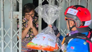 ทีมเรือกู้ภัยเซเว่นฯ ลุยสระแก้ว เร่งอพยพผู้ประสบภัย “คนไทยไม่ทิ้งกัน”