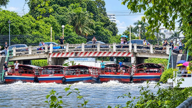 “ครอบครัวขนส่ง”นำเรือคลองแสนแสบ ช่วยดันน้ำเข้าอุโมงค์พระราม9ออกสู่เจ้าพระยา
