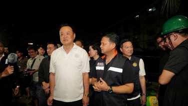 นายกฯ ลงพื้นที่เคหะชุมชนคลองจั่น ติดตามน้ำท่วม–เร่งช่วยเหลือประชาชน
