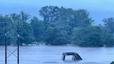 “วังกระแจะ” ถูกตัดขาด! สะพาน-ถนนขาด ไฟดับไร้เน็ต ชาวบ้านร้องขอความช่วยเหลือ