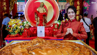 "มณีสุดา ศิลาอ่อน" อวด ขนมไหว้พระจันทร์ S&amp;P ใหญ่ยักษ์หนัก 88 กก.