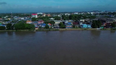 อ่างทองระทึก! น้ำเจ้าพระยาเลยจุดวิกฤต 8 เมตร จ่อท่วมเขตเศรษฐกิจ-ศูนย์ราชการ กระทบแล้ว 4 อำเภอ