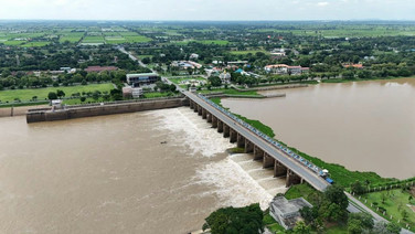 กรมชลฯ แจ้งเพิ่มระบายเขื่อนเจ้าพระยา สูงสุดไม่เกิน 2,500 ลบ.ม./วินาที หลังน้ำเหนือเพิ่มต่อเนื่อง เตือนพื้นที่ลุ่มต่ำนอกคันกั้นน้ำเฝ้าระวัง