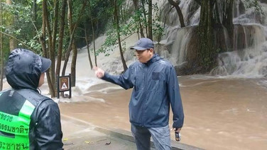 น้ำตกไทรโยคน้อยยังเชี่ยว! หน.อุทยานฯ ลงพื้นที่เฝ้าระวังใกล้ชิด หลังน้ำสูง-ขุ่นแดง ย้ำยังปิดท่องเที่ยว