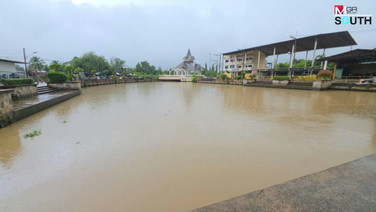 เทศบาลเมืองสะเดา จ.สงขลา ยกระดับเฝ้าระวังน้ำ 24 ชั่วโมงเร่งพร่องน้ำรับมือฝนหนัก