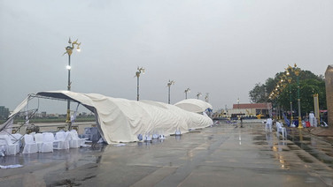 หนองคายฝนกระหน่ำลมแรงลานกิจกรรมริมโขงเต้นท์ปลิว