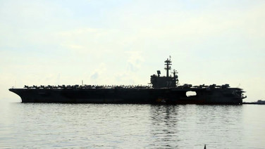 กองเรือสหรัฐฯ ต้อนรับนายก อบจ.ภูเก็ต พร้อมคณะเยี่ยมชมเรือ USS George H.W. Bush กระชับสัมพันธ์สองประเทศ