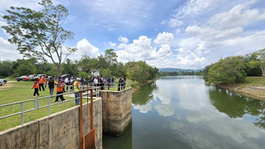 ผู้ว่าราชการจังหวัดพัทลุงลงพื้นที่ติดตามสถานการณ์น้ำเตรียมพร้อมรับมืออุทกภัยช่วงปลายปี