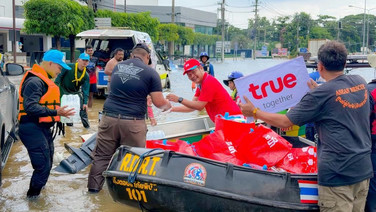 ทรู คอร์ปอเรชั่น ลุยรับมือน้ำท่วมปราจีนบุรี ฉะเชิงเทรา นครนายก ระยอง เร่งดูแลสัญญาณสื่อสาร พร้อมมอบ “ถุงกำลังใจ” ช่วยคนในพื้นที่