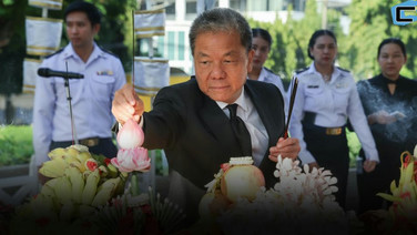 ดับมู้ดงาน 15 ปี กสทช. มวลชนโผล่ชูป้ายไล่ 'หมอสรณ'