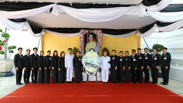 ACE และบริษัทในเครือ ร่วมเป็นเจ้าภาพบำเพ็ญกุศลถวายพระบรมศพ และวางพวงมาลาถวายราชสักการะ สมเด็จพระนางเจ้าสิริกิติ์ พระบรมราชินีนาถ พระบรมราชชนนีพันปีหลวง