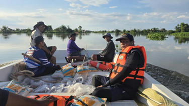 เจ้าท่าฯระดมเจ้าหน้าที่ -เรือท้องแบน เข้าช่วยเหลือประชาชนในพื้นที่น้ำท่วม