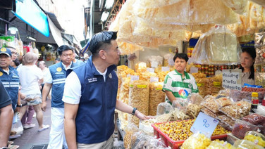 “พาณิชย์”ตรวจตลาดเยาวราช เผยวัตถุดิบเจหลายรายการราคาลดลง ผักสดเริ่มคลี่คลาย