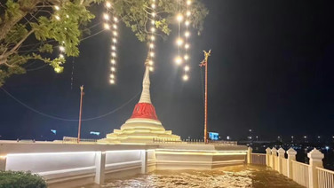 เจ้าพระยาเอ่อล้นท่วม "วัดปรมัยยิกาวาส" เกาะเกร็ด จมลานริมน้ำรอบ “เจดีย์เอียง”