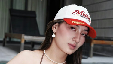 "โบว์ กัญญารัตน์" บอลเร็วทีมชาติ สลัดคราบนักตบ เปิดโหมดเซ็กซี่ นุ่งบิกินีตัวจิ๋วอวดหุ่นริมสระ