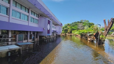 ปราจีนบุรีอ่วม! น้ำท่วมวิทยาลัยเทคนิคเสียหายกว่า 170 ล้าน เครื่องจักร-คอมพ์พังอื้อ หวั่นเด็กสะดุดยาว 1 เทอม