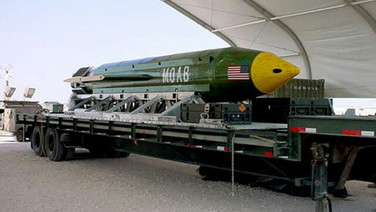 โลกสะพรึง! สื่อแฉกองทัพสหรัฐฯ กำลังขบคิดใช้ 'Mother of All Bombs' น้องๆ นิวเคลียร์ถล่มอิหร่าน