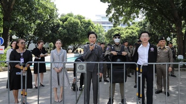 ที่ปรึกษา รมว.กระทรวง อว.พร้อมปลัด อว.เจรจานักศึกษาอุเทนถวายหลังยกขบวนมาปิดกระทรวง เผยทุกฝ่ายต้องทำหน้าที่ของตนเอง ยืนยันรับฟังทุกข้อเรียกร้อง ยึดสันติวิธี