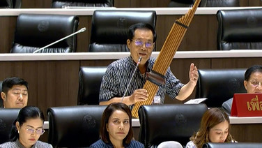“อดิศร” ร่ายกลอนอัดยับ บางละมุง เปลี่ยนเสื้อวินจากส้มเป็นน้ำเงินเอาใจนาย ลั่นสีทึบเป็นอันตราย