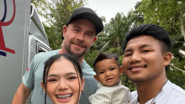 "คริส เฮมส์เวิร์ธ" พบปะครอบครัว "รถถัง" สุดชื่นมื่น หลังถ่ายทำภาพยนตร์ที่ไทย (มีคลิป)