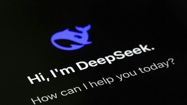 จีนปกป้อง DeepSeek หลังถูกสหรัฐฯ สั่งแบนออกจากระบบของรัฐบาล