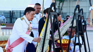 ในหลวง-พระราชินี ทรงวางพวงมาลา เนื่องในวันปิยมหาราช พุทธศักราช 2569