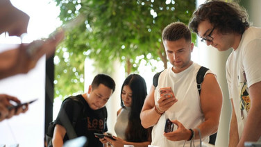 Apple Store ICONSIAM ต้อนรับการวางจำหน่าย iPhone Duo อย่างเป็นทางการ