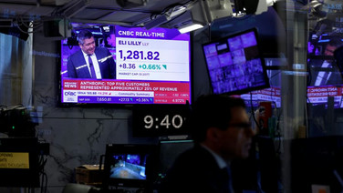 น้ำมันลง $1 และทองคำพุ่งแรง หุ้นสหรัฐฯปิดบวกหลัง Anthropic ยื่นไฟลิ่งขาย IPO
