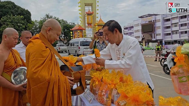 ชาวตรังพร้อมเพรี&amp;#8203;ยงตักบาตรเทโวฯ วันออกพรรษา 69 คึ&amp;#8203;กคักพลังศรัทธาขบวนลากเรือพระ &amp;#8203;82 ลำ อบจ.ตรัง&amp;#8203; จัดใหญ่ ประกวดชิงถ้&amp;#8203;วยพระราชทานกรมสมเด็จพระเทพฯ