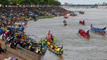 เขมรถังแตกงดจัดเทศกาลน้ำในพนมเปญ 2 ปีติด โยนท้องถิ่นจัดกันเอง