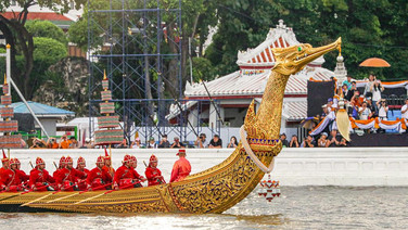 งามล้ำค่ากลางลำน้ำเจ้าพระยา สุดตระการตา “ขบวนพยุหยาตราทางชลมารค”