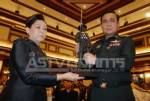 "ประยุทธ์"  มอบใบประกาศ ปลอบใจครอบครัวทหาร ฮ.ตก