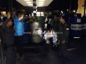 บุกยึดน้ำมันเถื่อนคาปั๊มกว่า 3 หมื่นลิตร พบเปิดอู่ดัดแปลงรถขนน้ำมันเถื่อน