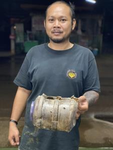 ชาวบ้านวอนช่วยหมาจรจัดหัวติดขวดพลาสติกนาน 2 ปี