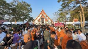 ผู้ว่าฯ อยุธยานำชาวกรุงเก่า ตักบาตรพระ 573 รูป รับศักราชใหม่ 2569 เสริมสิริมงคลเมืองมรดกโลก