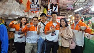 “เท้ง” ลุยตลาดสดโคราชหาเสียงช่วย ผู้สมัคร ส.ส. เขต 1 โอ่พร้อมตั้งรบ.พรรคเดียว อ้างเคลียร์ผู้สมัครเทาค่ายส้มหมดแล้ว
