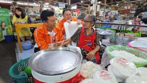 “เท้ง” ลุยตลาดสดโคราชหาเสียงช่วย ผู้สมัคร ส.ส. เขต 1 โอ่พร้อมตั้งรบ.พรรคเดียว อ้างเคลียร์ผู้สมัครเทาค่ายส้มหมดแล้ว