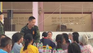 แม่ทัพภาคที่ 1 ลงพื้นที่บ้านหนองจานร่วมรับประทานอาหารกับชาวบ้านเป็นมื้อแรกหลังยึดพื้นที่คืนได้เบ็ดเสร็จ