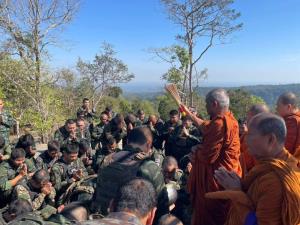 สดุดี 3 ทหารกล้า! กองทัพบกทำบุญรับปีใหม่-ไว้อาลัยผู้เสียสละกลางสมรภูมิ "ภูมะเขือ"
