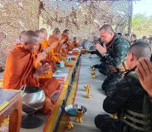 สดุดี 3 ทหารกล้า! กองทัพบกทำบุญรับปีใหม่-ไว้อาลัยผู้เสียสละกลางสมรภูมิ "ภูมะเขือ"