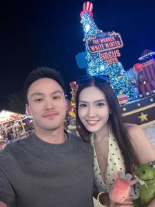 จับตา “เป๊ก เศรณี” แชะภาพแนบชิด “บอลลูน พิณทุ์สุดา” มี “อนุทิน” ร่วมเฟรม