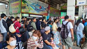 สถานีโคราชประตูอีสานแน่น! ปชช.แห่เข้ากรุงเร่งกลับไปทำงานหลังฉลองปีใหม่ ขณะ “ถ.มิตรภาพ” รถมากแต่เคลื่อนตัวได้