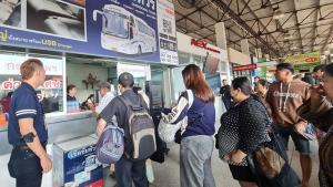 สถานีโคราชประตูอีสานแน่น! ปชช.แห่เข้ากรุงเร่งกลับไปทำงานหลังฉลองปีใหม่ ขณะ “ถ.มิตรภาพ” รถมากแต่เคลื่อนตัวได้