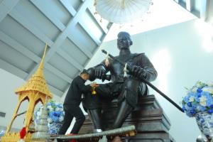“สมศักดิ์ ” ไหว้พระอยุธยา เอาฤกษ์ก่อนลุยพิจิตร ชี้พท.โอกาสตั้งรัฐบาลสูง แนะเลือก “วิทยา เบอร์ 3” เข้าใจเกษตรกร