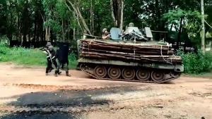 ย้อนชมคลิป ยุทธการ “พิทักษ์ซำแต” เบื้องหลัง 18 เชลยเขมรขอยอมแพ้