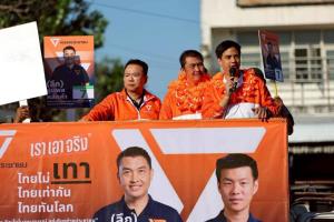 “พริษฐ์” ลุยตลาดลาดกระบัง ช่วย “ชุมพล” หาเสียง หวังปักธงส้มเขต 20 กทม.หลังแพ้คราวก่อนแค่ 4 คะแนน