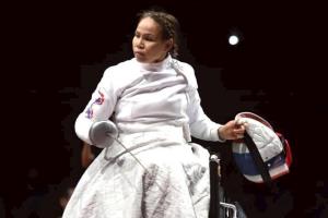   “แวว” สายสุนีย์ จ๊ะนะ นักกีฬาวีลแชร์ฟันดาบหญิงทีมชาติไทย วัย 51 ปี เจ้าของ 3 เหรียญทองพาราลิมปิกเกมส์ 2024 ที่ประเทศฝรั่งเศส 