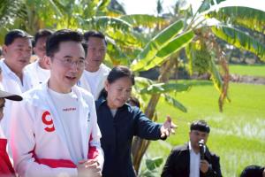 “ยศชนัน” นำทีมเพื่อไทยลุยพบชาวนาอยุธยา-ปทุมธานี-นนทบุรี ชูนโยบายประกันกำไรสินค้าเกษตร 30%