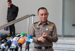 ‘บิ๊กเต่า’ หอบสำนวนหมื่นหน้า ยื่น ป.ป.ช.ฟัน 6 ราย เอี่ยวสินบนทอง ยันทำคดี ‘บิ๊กโจ๊ก’ ไร้กลั่นแกล้ง ไม่โกรธเคืองกัน